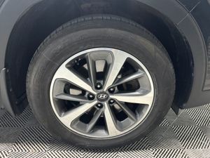 Hyundai Santa Fe 2WD Executive Plus 5DR - Image 2