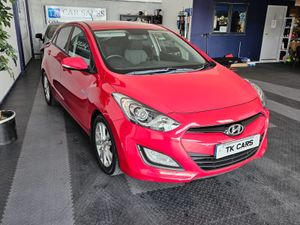 15 HYUNDAI i30 DELUXE DIESEL - Image 3