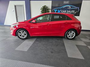 15 HYUNDAI i30 DELUXE DIESEL - Image 4