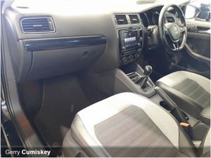 Volkswagen Jetta Highline 2.0 TDI 110HP - Image 2