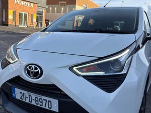 2021 Toyota Aygo 1.0 VVT-i  x play Smartphone - Image 2