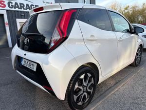 2021 Toyota Aygo 1.0 VVT-i  x play Smartphone - Image 4