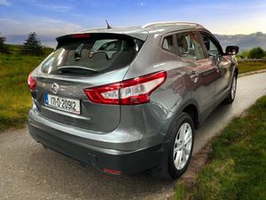 Nissan Qashqai 1.2 PET SV CVT Automatic low mileag - Image 2