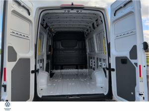 Volkswagen Crafter 35 VAN MWB Trendline TDI 140HP - Image 4