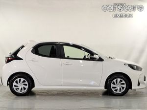 Toyota Yaris 1.5 PET HYB Auto - Image 2