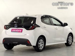 Toyota Yaris 1.5 PET HYB Auto - Image 3