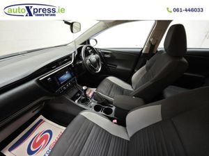 Toyota Auris 1.2t Luna Reversing Camera - Image 4