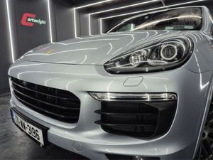 Porsche Cayenne Platinum ED S Ehyb - Image 2
