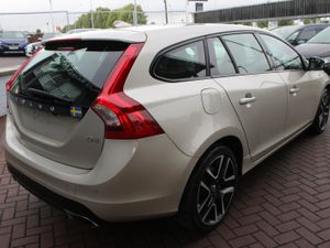 VOLVO V60 2.0D4 SE LUXURY 5DR ESTATE AUTOMATIC - Image 4