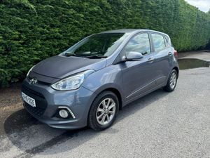 Hyundai i10 2016 DELUXE LOW MILEAGE - Image 2