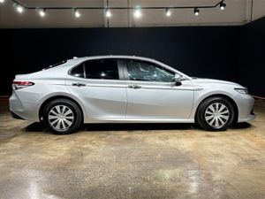 Toyota Camry 2.5 HYBRID - LOW MILEAGE - REVERSE CA - Image 3