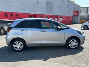 Honda Fit 1.5 HYBRID - AUTOMATIC - REVERSE CAMERA - Image 3