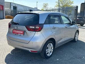 Honda Fit 1.5 HYBRID - AUTOMATIC - REVERSE CAMERA - Image 4
