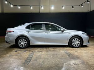 Toyota Camry 2.5 HYBRID AUTOMATIC - REVERSE CAMERA - Image 3