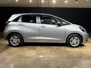 Honda Fit VERY LOW MILEAGE - E-HEV - REVERSE CAMER - Image 3