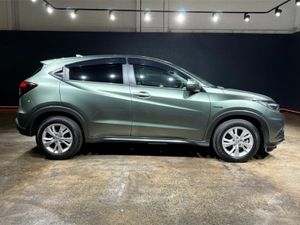 Honda Vezel 1.5 HYBRID AUTOMATIC - REVERSE CAMERA - Image 3