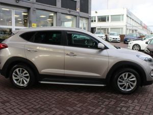 2017 HYUNDAI TUCSON 1.7CRDI  EXECUTIVE 5DR ESTATE - Image 3