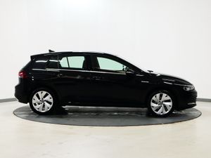 *88* 2023 Volkswagen Golf 2.0tdi style - Image 3