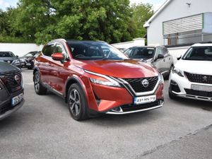 Nissan QASHQAI SV Premium 1.3 Mild Hybrid. 1 Owner - Image 3