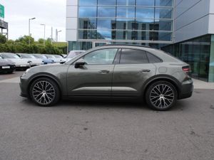 Porsche Macan 4 Electric - Image 3