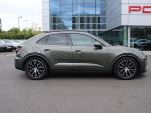 Porsche Macan 4 Electric - Image 4