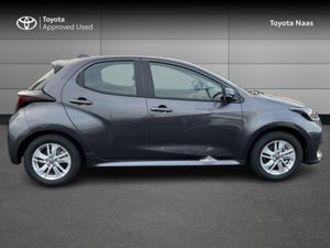 Toyota Yaris YARIS HYBRID LUNA - Image 3