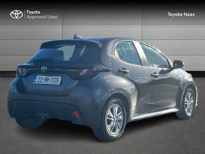Toyota Yaris HYBRID LUNA - Image 2