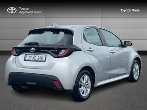 Toyota Yaris HYBRID LUNA - Image 2