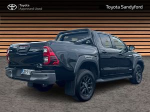 Toyota Hilux TOP SPEC 2.8 INVINCIBLE AUTOMATIC // - Image 2