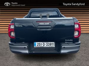 Toyota Hilux TOP SPEC 2.8 INVINCIBLE AUTOMATIC // - Image 4
