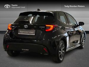 Toyota Yaris HYB L/SPORT MONO - Image 2