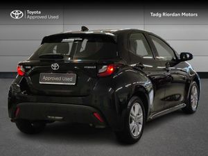 Toyota Yaris HYBRID LUNA - Image 2