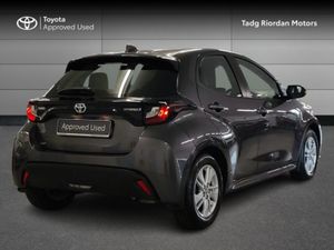 Toyota Yaris HYBRID LUNA - Image 2