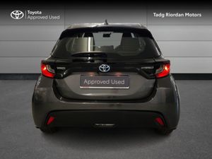 Toyota Yaris HYBRID LUNA - Image 4