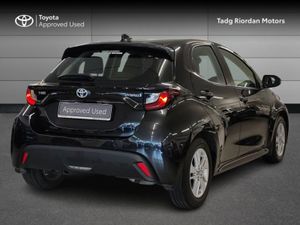 Toyota Yaris HYBRID LUNA - Image 2