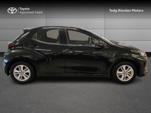 Toyota Yaris HYBRID LUNA - Image 3