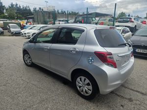 2016 Toyota Vitz Automatic / Jewella Pack - Image 3