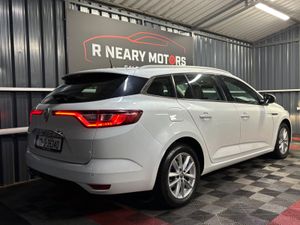 2017 Renault Megane DYNAMIQUE NAV Manual - Image 2