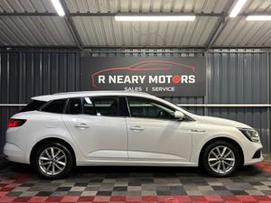 2017 Renault Megane DYNAMIQUE NAV Manual - Image 3