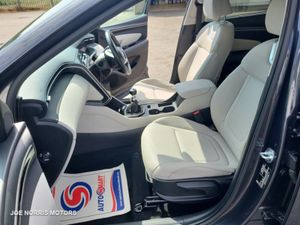 Hyundai Tucson EXECUTIVE PLUS 5DR DIESEL - Image 4