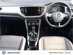 Volkswagen T-Roc 1.0TSI 110BHP DESIGN WITH REARVIE - Image 3