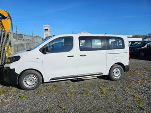 Opel Vivaro 7 Seater bus - Image 2