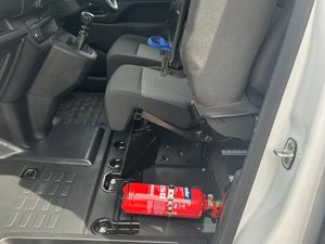 Opel Vivaro 10 Seater coach - Image 4