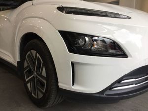 Hyundai Kona EV 39 kW - Very Low kms - White With - Image 4