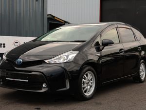 Prius Alpha 2015 black hybrid - Image 2