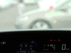 Prius Alpha 2015 black hybrid - Image 4