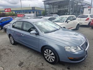 Volkswagen Passat 2010 - Image 2