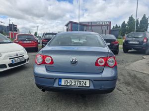 Volkswagen Passat 2010 - Image 4