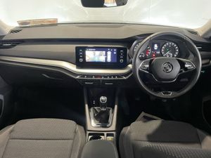 Skoda Octavia AMBITION 2.0 TDI 115HP 5DR - Image 3