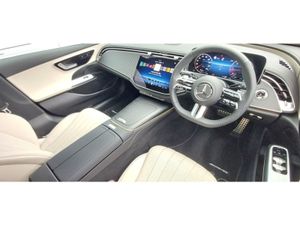 Mercedes-Benz E-Class E220d AMG Line Plus  macchi - Image 4